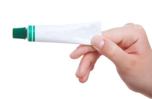Medicamentos en forma de crema para o tratamento de fungos nas unhas dos pés